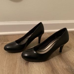 Comfort Plus by Predictions Black Heels - size 7.5